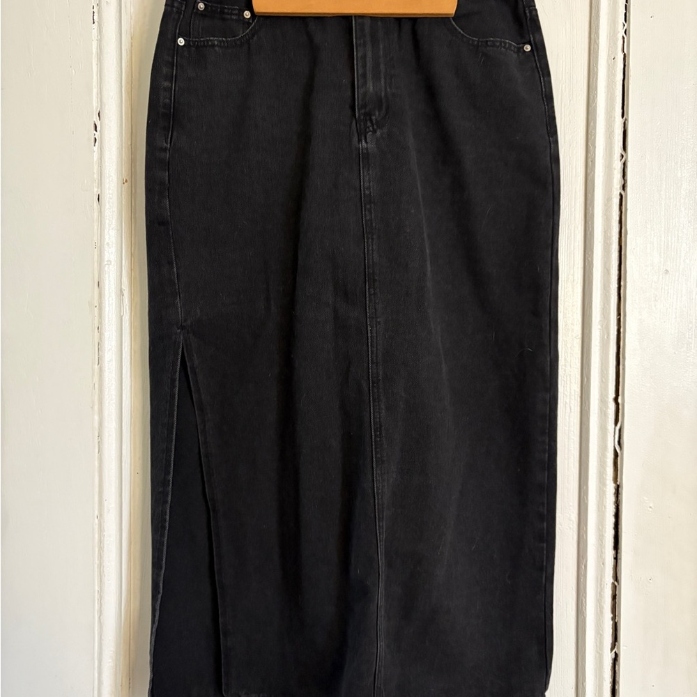 Chic Black Denim Pencil Skirt
